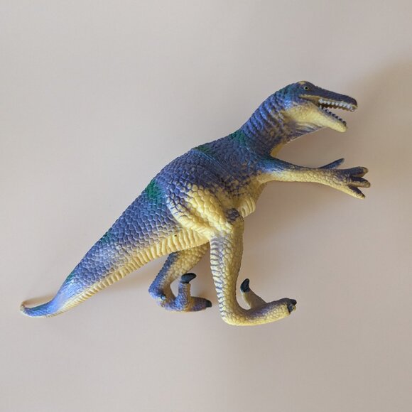 6 Toy Dinosaurs - Picture 11 of 16